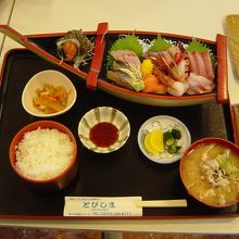 人気No.1の舟盛り これで1050円