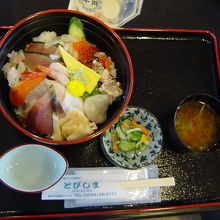 ２番人気の海鮮丼