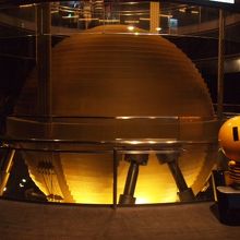 揺れを抑えるダンパー