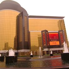 カジノ体験行ったキンキラ外観のホテル