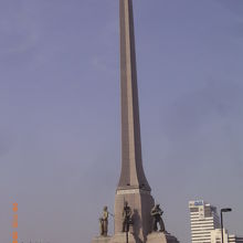 スッキリしたモニュメントです。