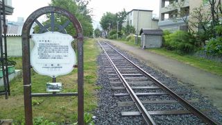 今にも列車が走ってきそうな雰囲気