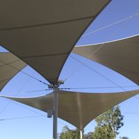 ホテルの名前のセイルがいっぱい