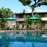 プールサイドで朝食