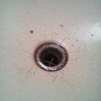 洗面台のひび割れ。補修は出来ないものだろうか。
