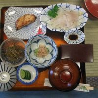 大盛りのイカ刺し付き朝食