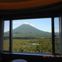 窓よりの羊蹄山（夕方）