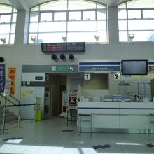 保安検査場入口　2Ｆはレストラン