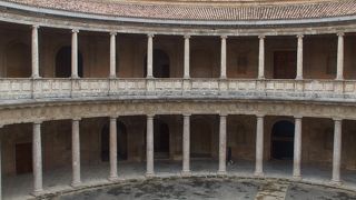 ガランとしてます