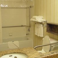 広いバスルームだった