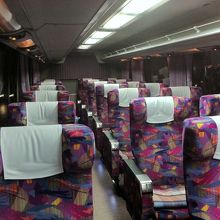 超大型の3列シートです