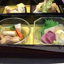 小幸弁当　１２００円　デザート付き
