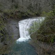 恵庭渓谷の「白扇の滝」★幅広の白い流身が美しい滝です