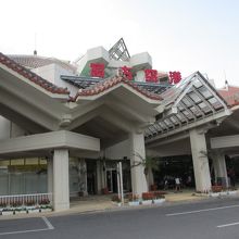 沖縄らしい独特の建物です。