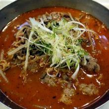 金金醤（キムキムジャン）の辛カルビ麺 ￥９３０−