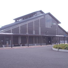 結構立派な駅舎になっています