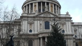 オリンピックのマラソンで前を走っていました。