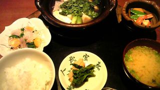 凛とした佇まいの中でいただく日本食