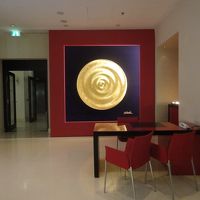 目を引くインテリアがパブリックスペース随所に