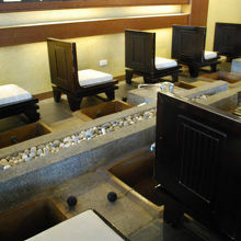 足浴のところ。１回１回、流し洗いされていて清潔でした。＾＾