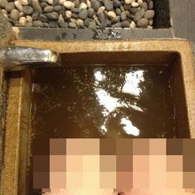 足浴。足浴中、肩と背中をマッサージしてくれます。＾＾