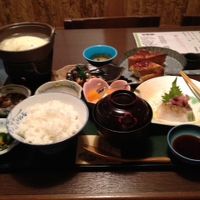 近くのアーケード街での食事