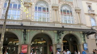 歴史のある歌劇場