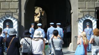 坂を階段でひたすら登るには暑かった・・・・・