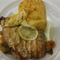 夕食のメインはサーモンにマッシュポテト