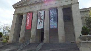 地元出身作家を多く収蔵