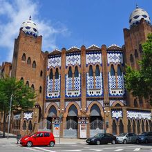 白と青の装飾はアップで見るときめ細やかさがわかる