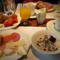 豪華な朝食ビュッフェ