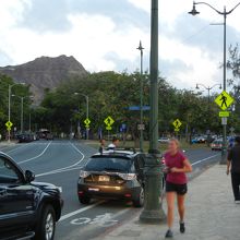 ☆ワイキキビーチから徒歩10分くらいで行けます☆