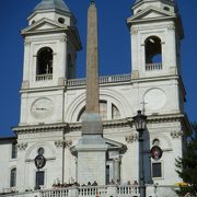 ローマの休日で有名な階段の上にある教会
