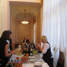 休憩時間には、軽食を楽しめます