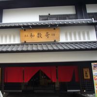 古い商家のような外観です