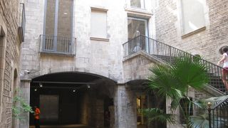 ピカソの子供の時からの作品が見れます