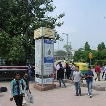 入り口近辺の写真です。この左手にゲートがあります。