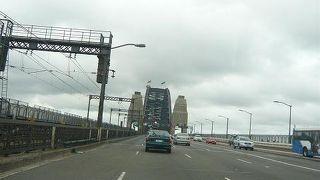 シドニーハーバーブリッジ　現金は使えません