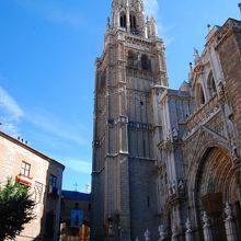 てっぺんまで入れて写せる場所探しがたいへんだったカテドラル