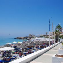 左に広がるのが地中海