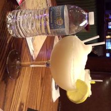 飲みきれない程の小さいサイズのマルガリータ！３ドル程！