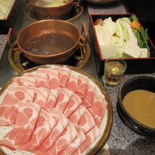 ジャンボサイズの豚肉です。