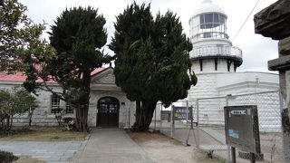 山陰で石造りの灯台