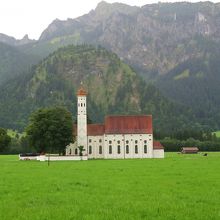 ヴェルフェン教会へ行く途中にある「聖コロマン教会」も♪