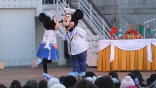 強風のためショーが途中で中止になりました。