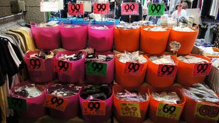 日曜には多くの主婦が行き来していました