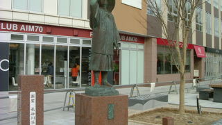 七尾駅前にある長谷川等伯の銅像です