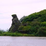 熊岩というよりもゴジラにしか見えない