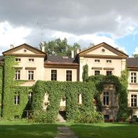 ポズナニ中央駅から鉄道で容易に行けます　バボルフコ駅徒歩5分